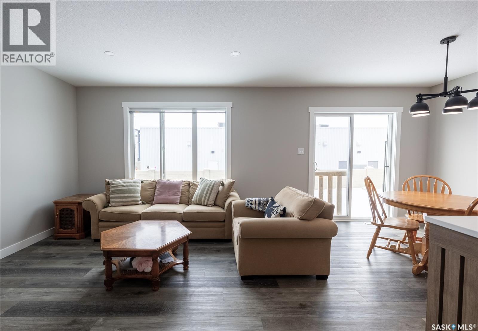 3060 Dumont Way, Regina, SK - Indoor Photo Showing Living Room
