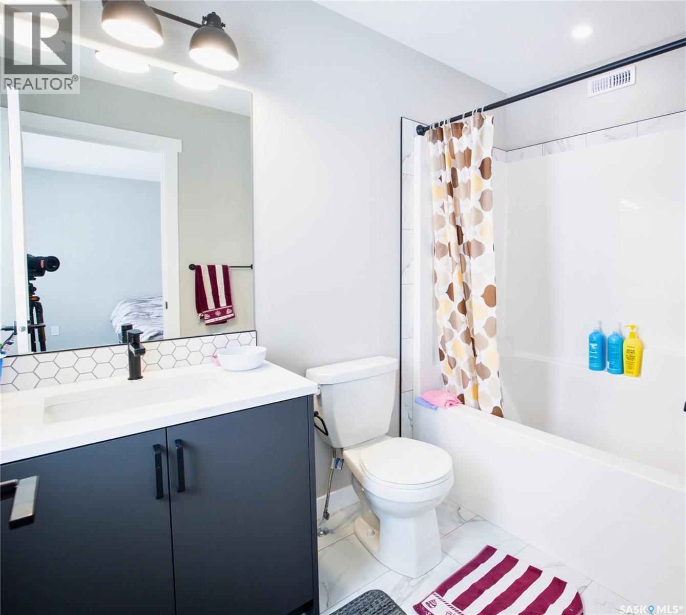 3060 Dumont Way, Regina, SK - Indoor Photo Showing Bathroom