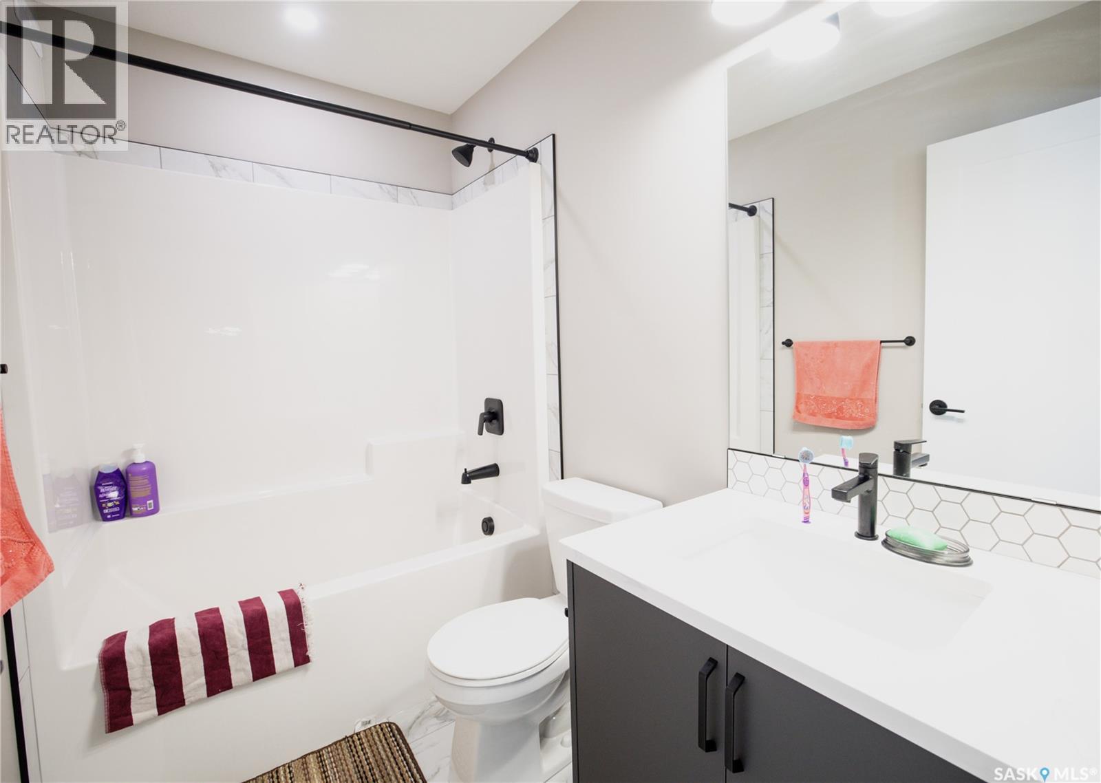 3060 Dumont Way, Regina, SK - Indoor Photo Showing Bathroom