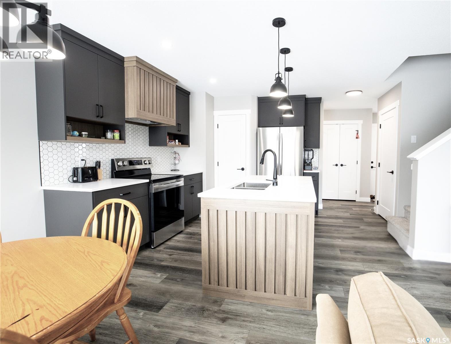 3060 Dumont Way, Regina, SK - Indoor Photo Showing Kitchen With Double Sink