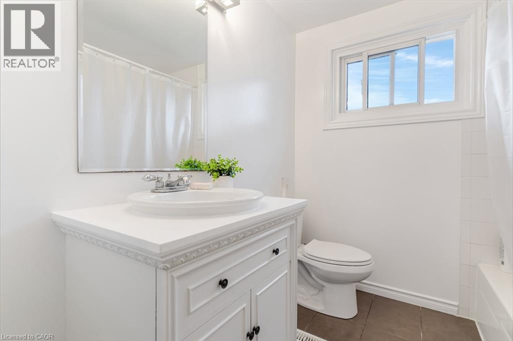 25 Upper Canada Drive Unit# 23, Kitchener, ON - Indoor Photo Showing Bathroom