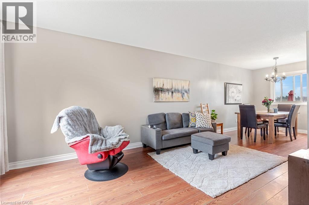 25 Upper Canada Drive Unit# 23, Kitchener, ON - Indoor Photo Showing Living Room