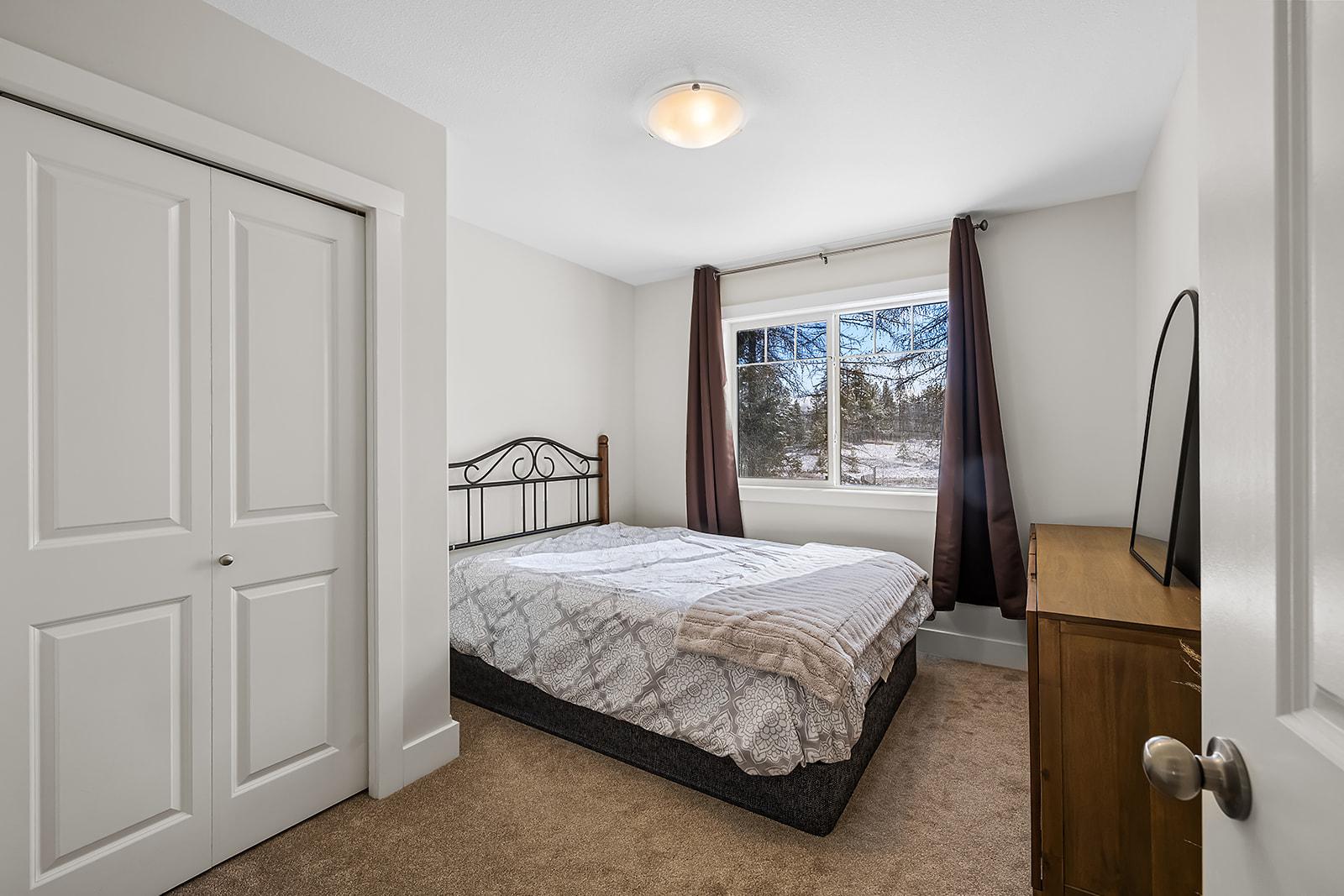 8529 Hwy 95A, Kimberley, BC - Indoor Photo Showing Bedroom