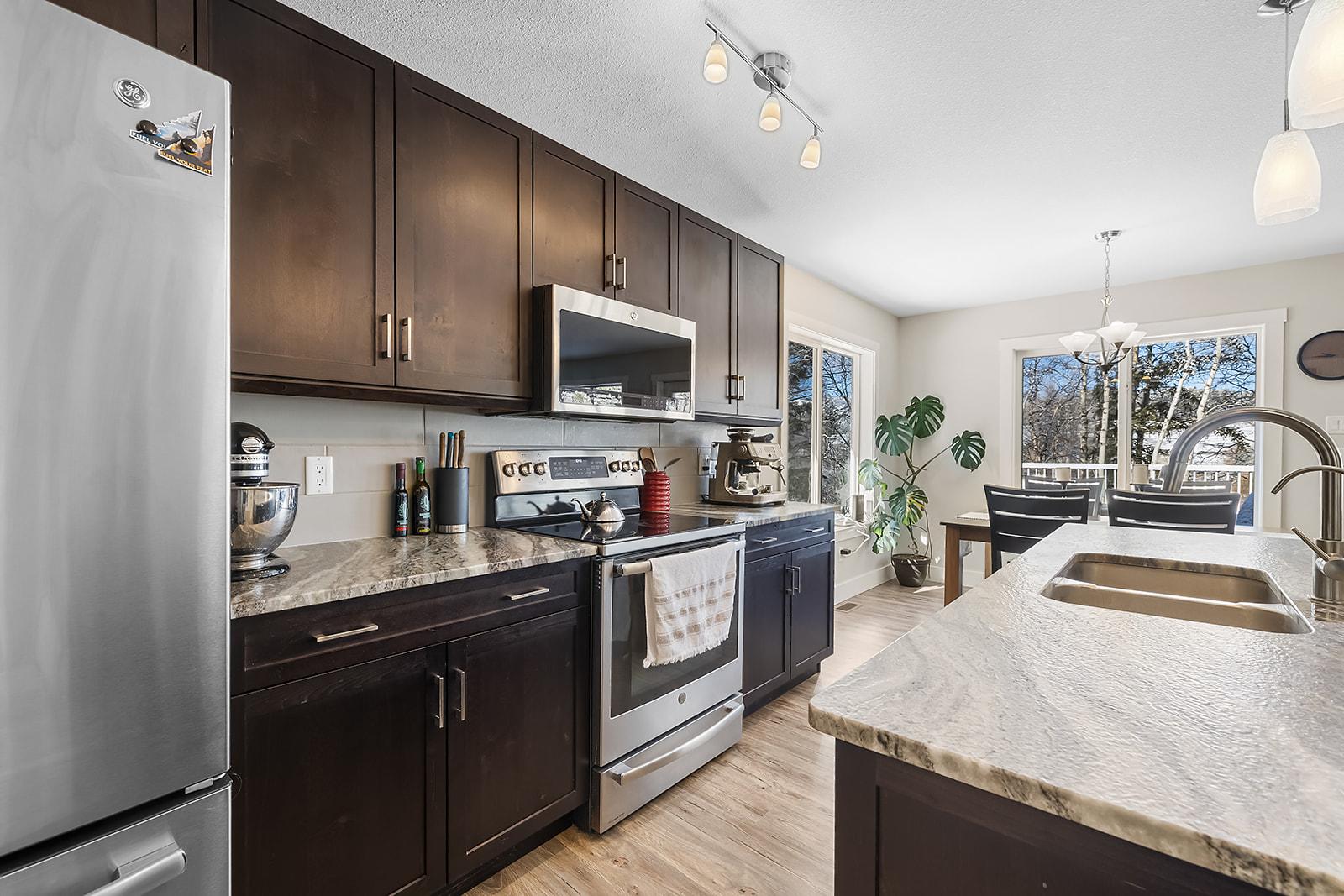 8529 Hwy 95A, Kimberley, BC - Indoor Photo Showing Kitchen With Double Sink