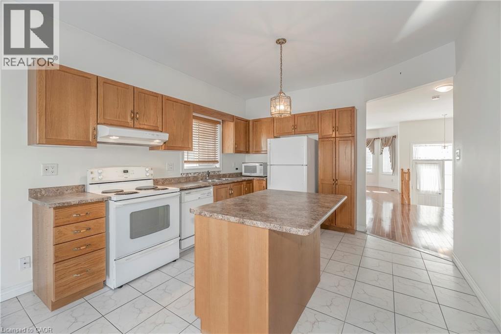 802 Coldstream Drive, Oshawa, ON - Indoor Photo Showing Kitchen