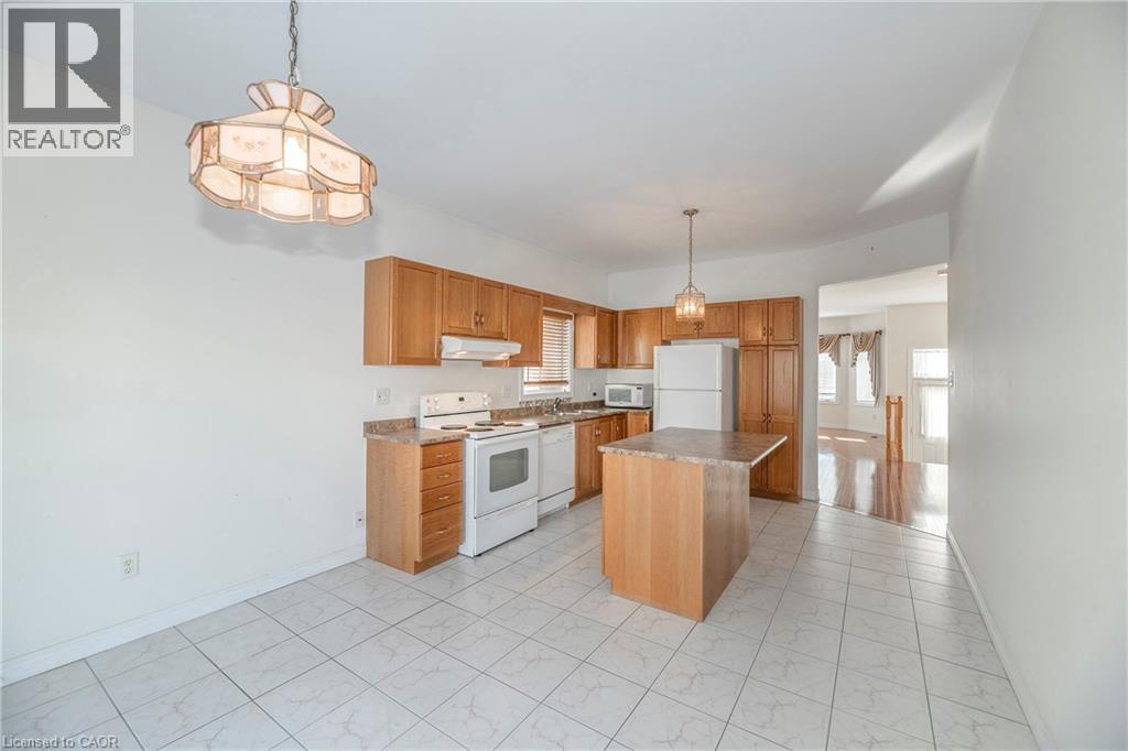 802 Coldstream Drive, Oshawa, ON - Indoor Photo Showing Kitchen