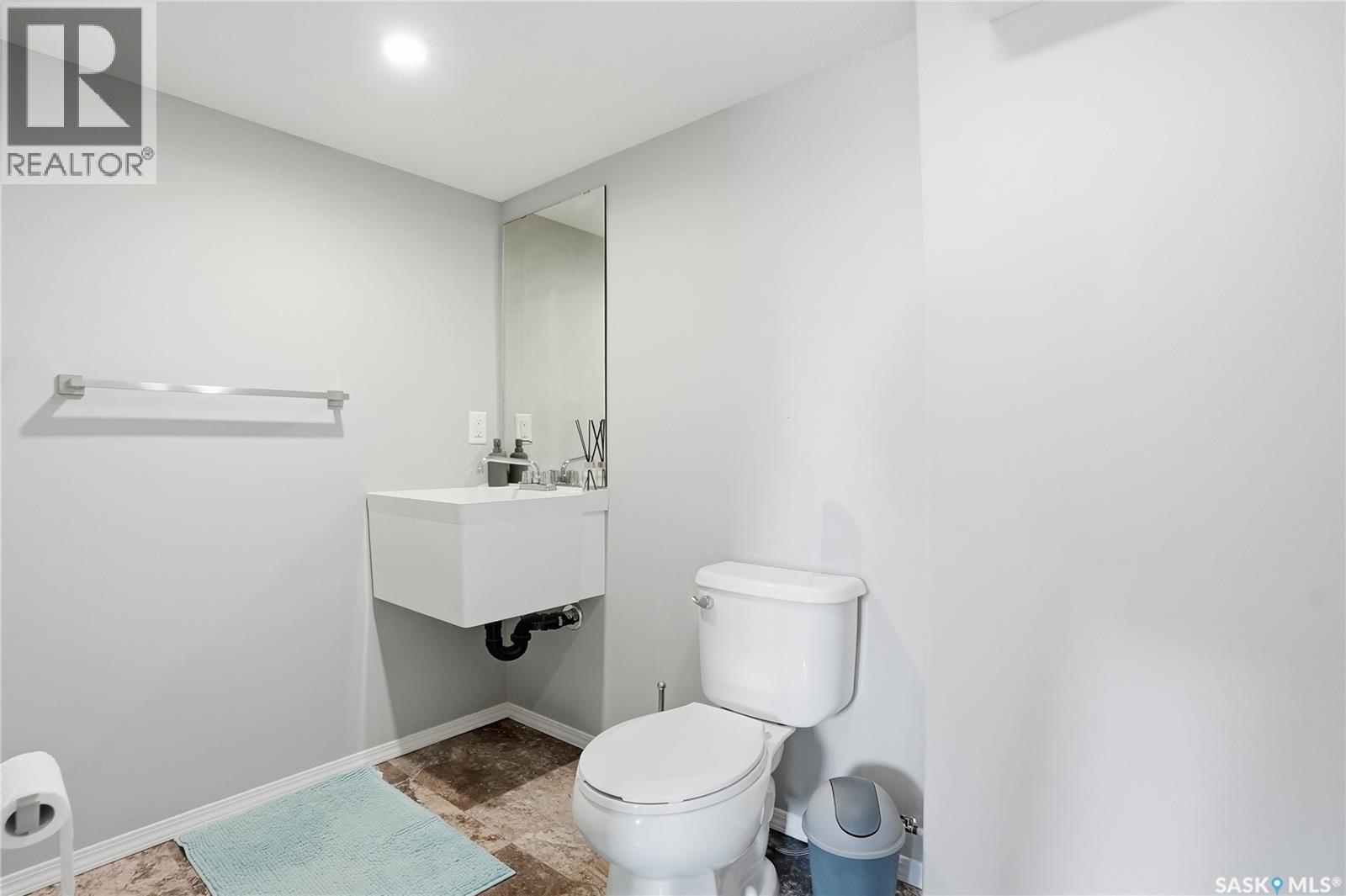 223 Eaton Crescent, Saskatoon, SK - Indoor Photo Showing Bathroom