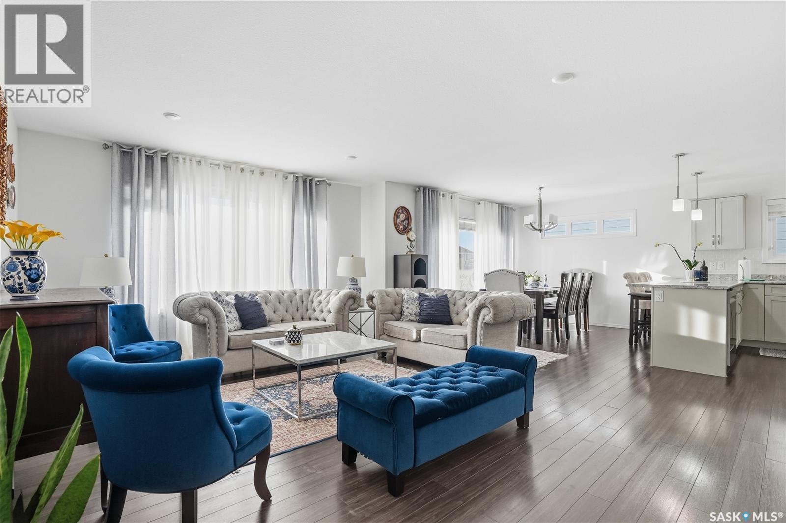 223 Eaton Crescent, Saskatoon, SK - Indoor Photo Showing Living Room