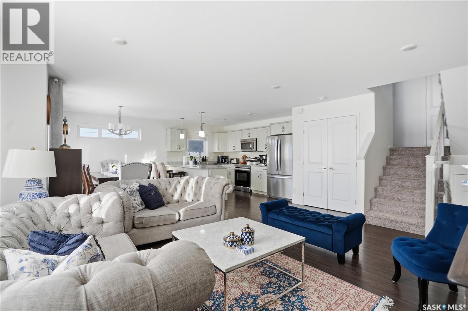 223 Eaton Crescent, Saskatoon, SK - Indoor Photo Showing Living Room