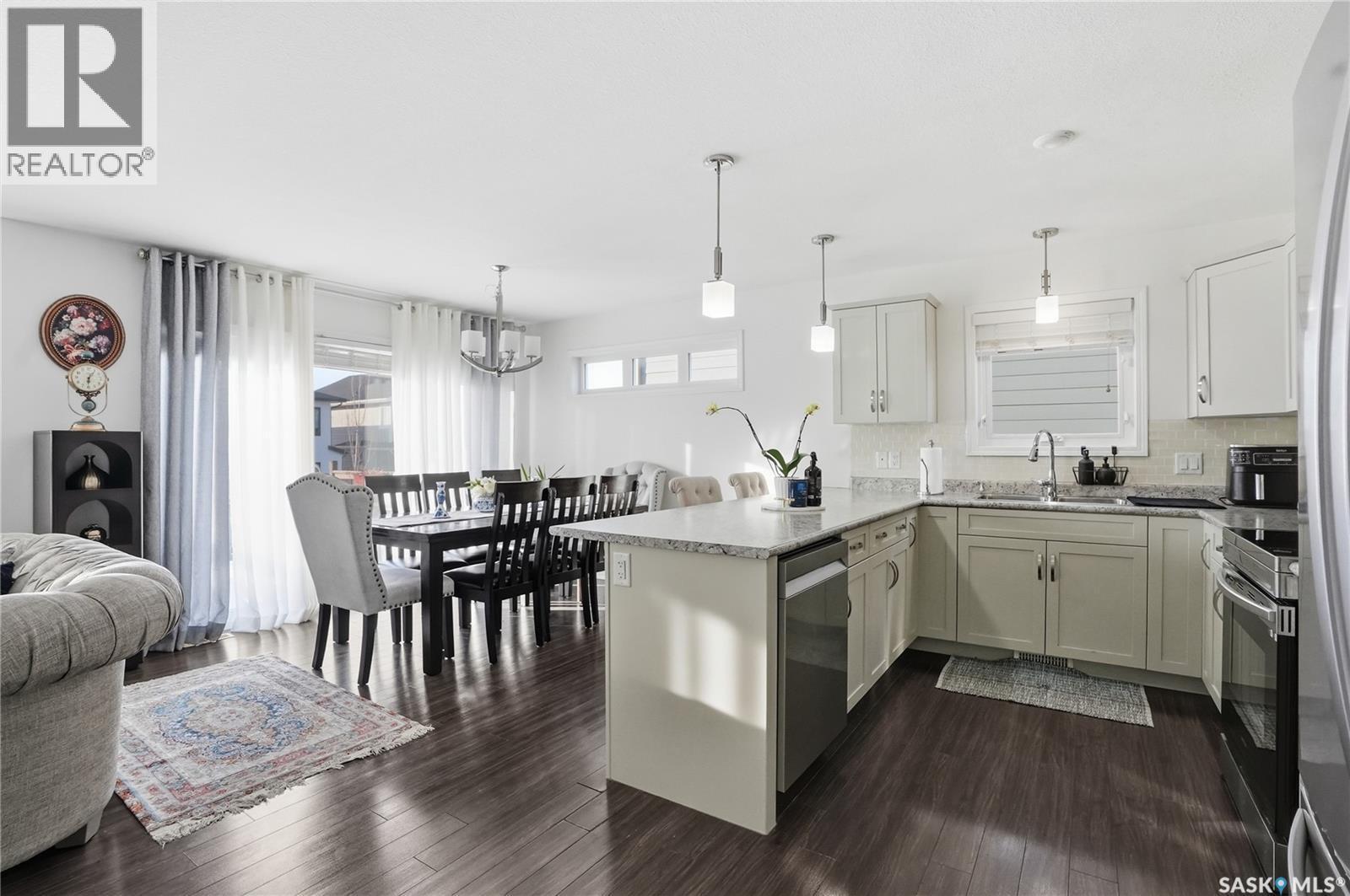 223 Eaton Crescent, Saskatoon, SK - Indoor Photo Showing Kitchen With Stainless Steel Kitchen With Upgraded Kitchen