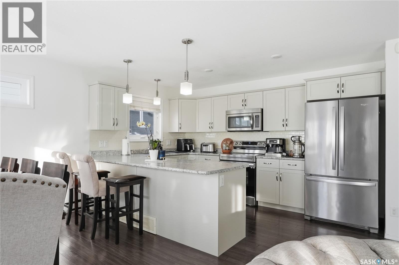 223 Eaton Crescent, Saskatoon, SK - Indoor Photo Showing Kitchen With Stainless Steel Kitchen With Upgraded Kitchen