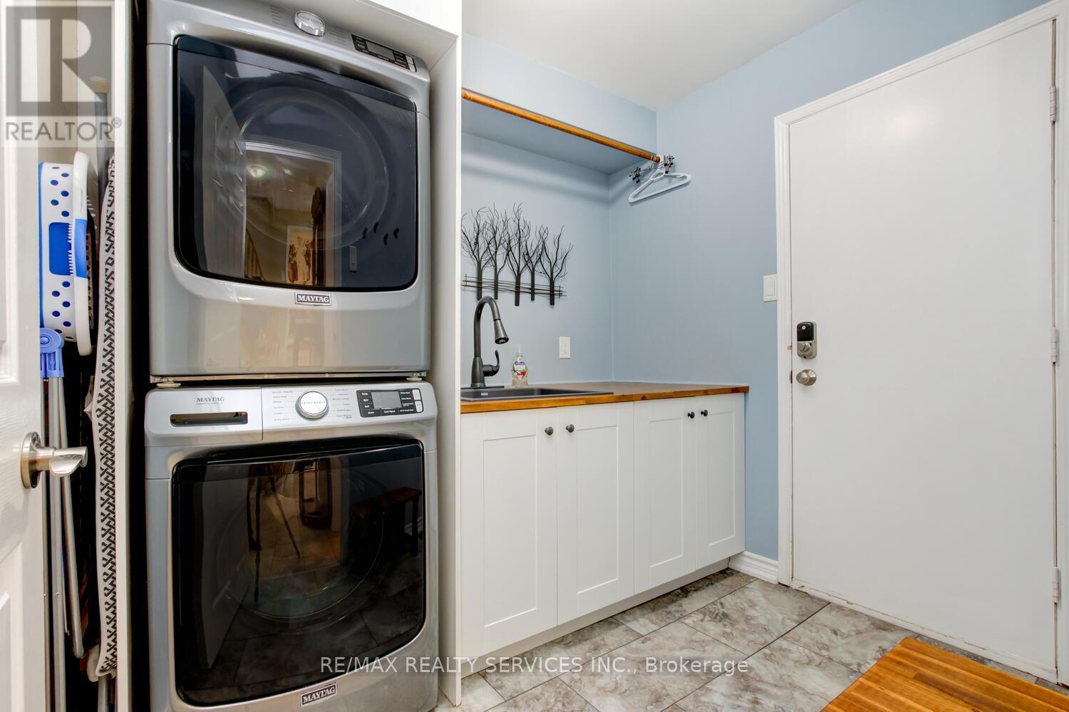 28 Chickadee Crescent, Brampton, ON - Indoor Photo Showing Laundry Room