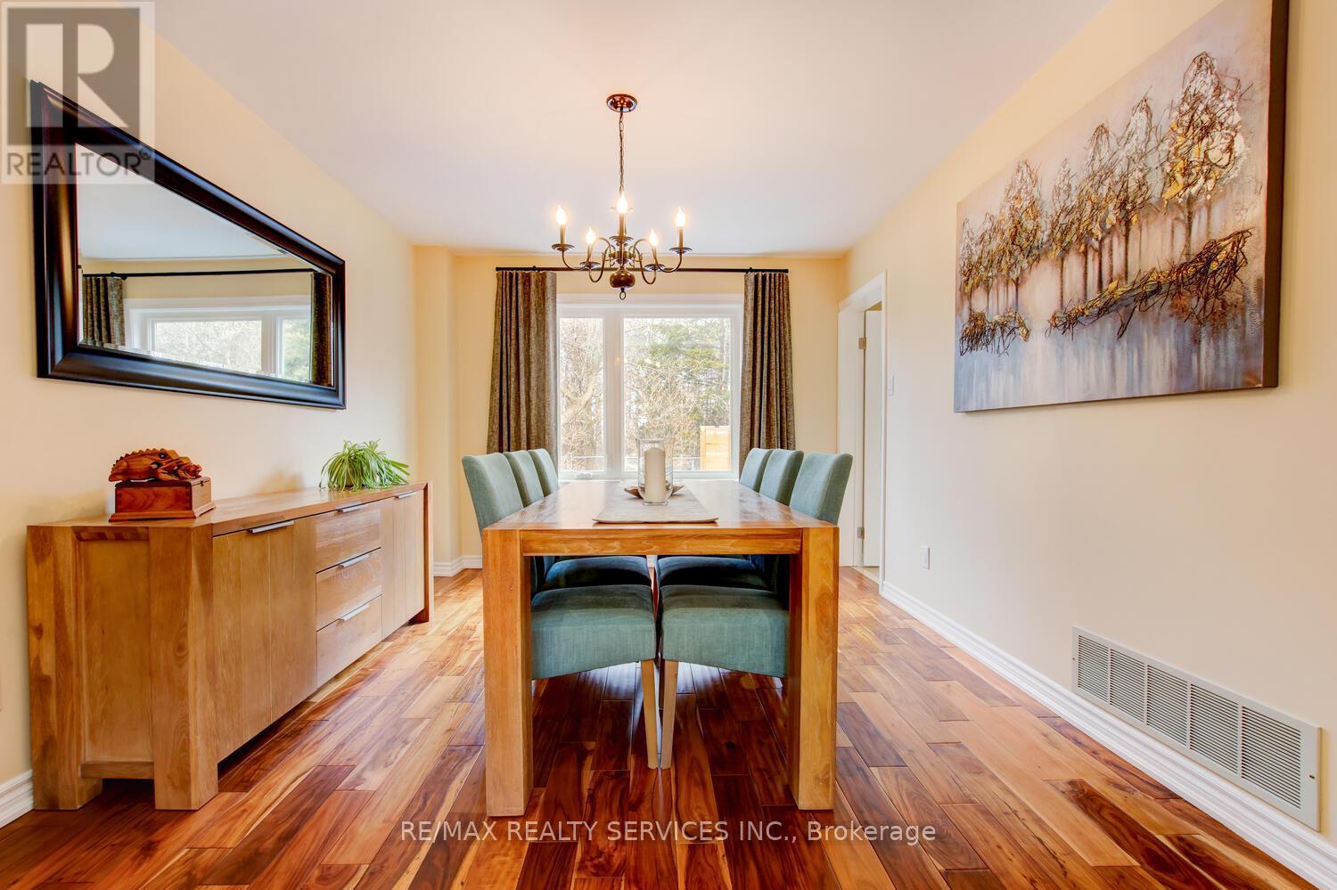 28 Chickadee Crescent, Brampton, ON - Indoor Photo Showing Dining Room