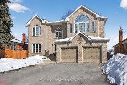 27 Cleta Drive Toronto, ON M1K 3G5