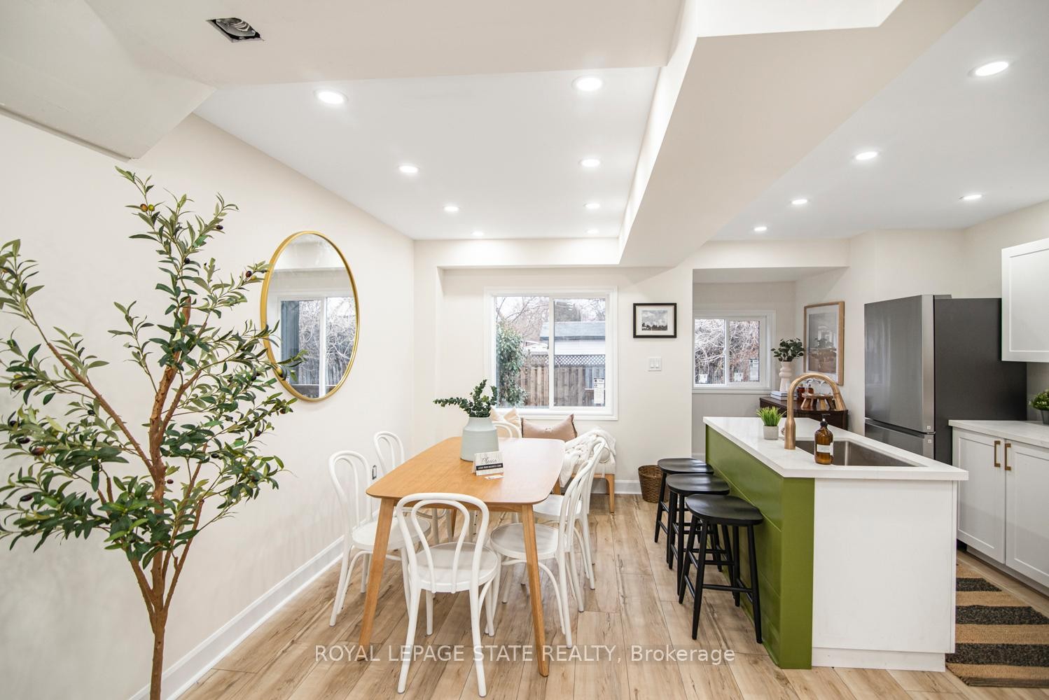 7 Stapleton Avenue, Hamilton, ON - Indoor Photo Showing Dining Room