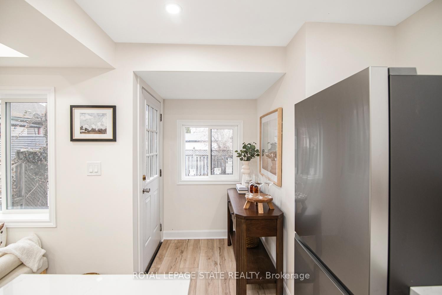 7 Stapleton Avenue, Hamilton, ON - Indoor