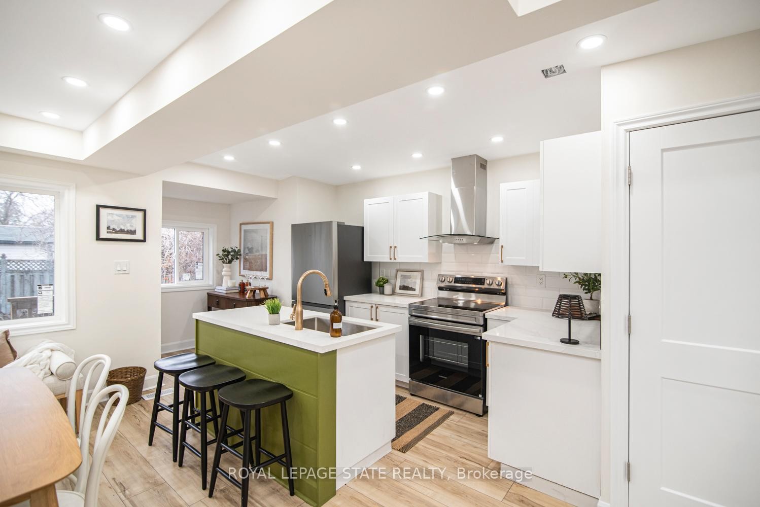 7 Stapleton Avenue, Hamilton, ON - Indoor Photo Showing Kitchen