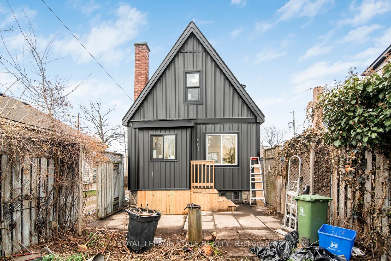7 Stapleton Avenue, Hamilton, ON - Outdoor