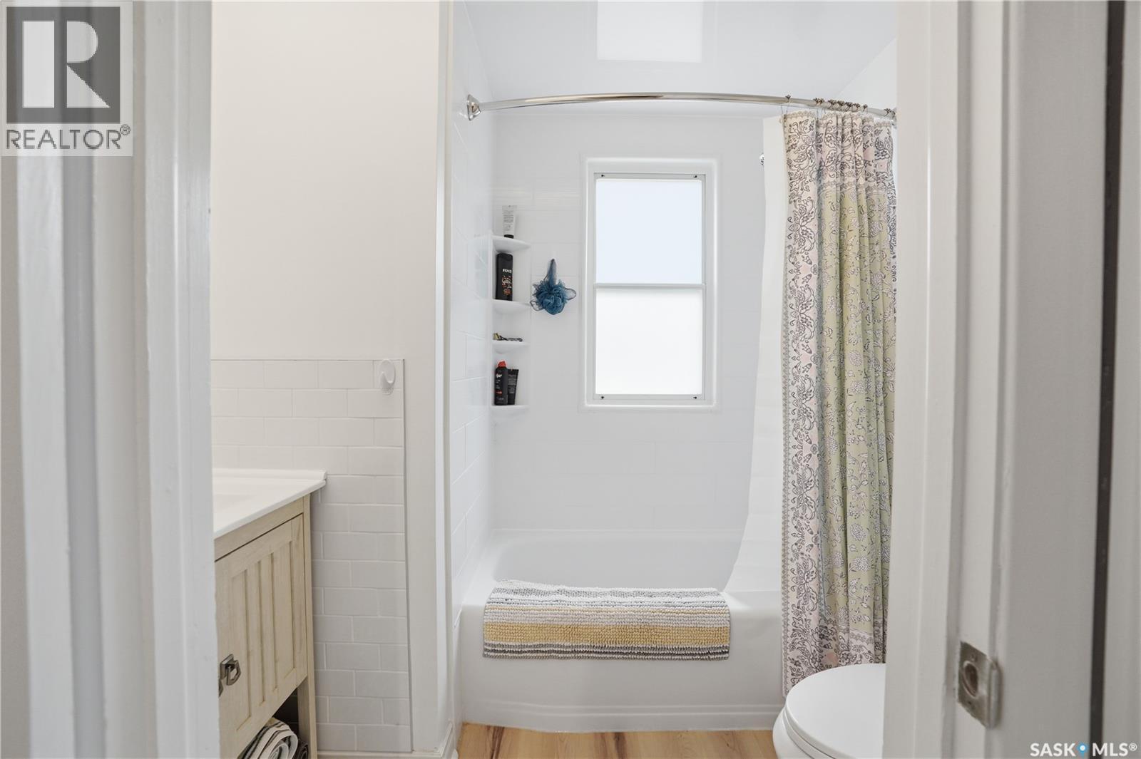 1011 Taylor Street E, Saskatoon, SK - Indoor Photo Showing Bathroom