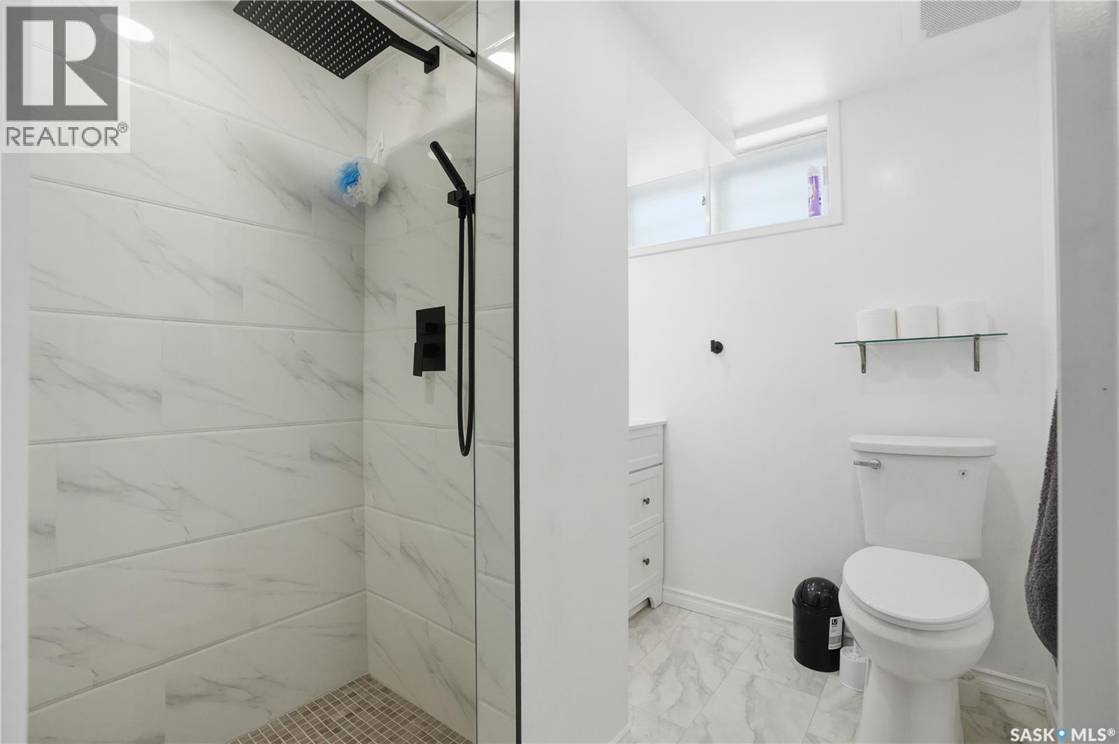 1011 Taylor Street E, Saskatoon, SK - Indoor Photo Showing Bathroom