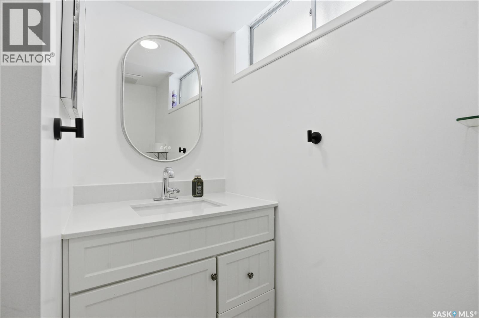 1011 Taylor Street E, Saskatoon, SK - Indoor Photo Showing Bathroom