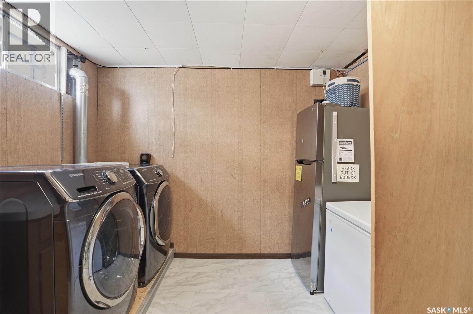 1011 Taylor Street E, Saskatoon, SK - Indoor Photo Showing Laundry Room
