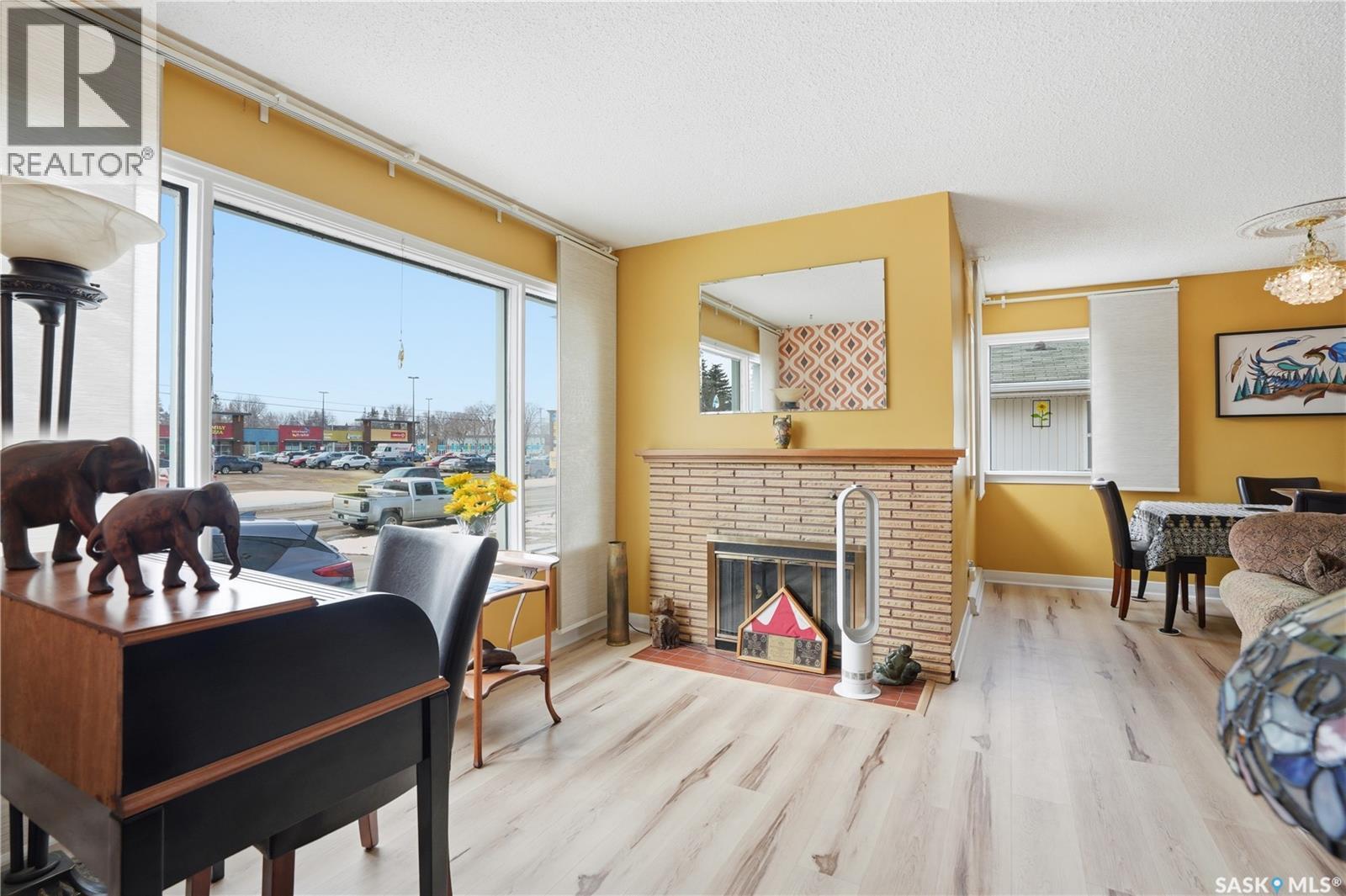 1011 Taylor Street E, Saskatoon, SK - Indoor With Fireplace