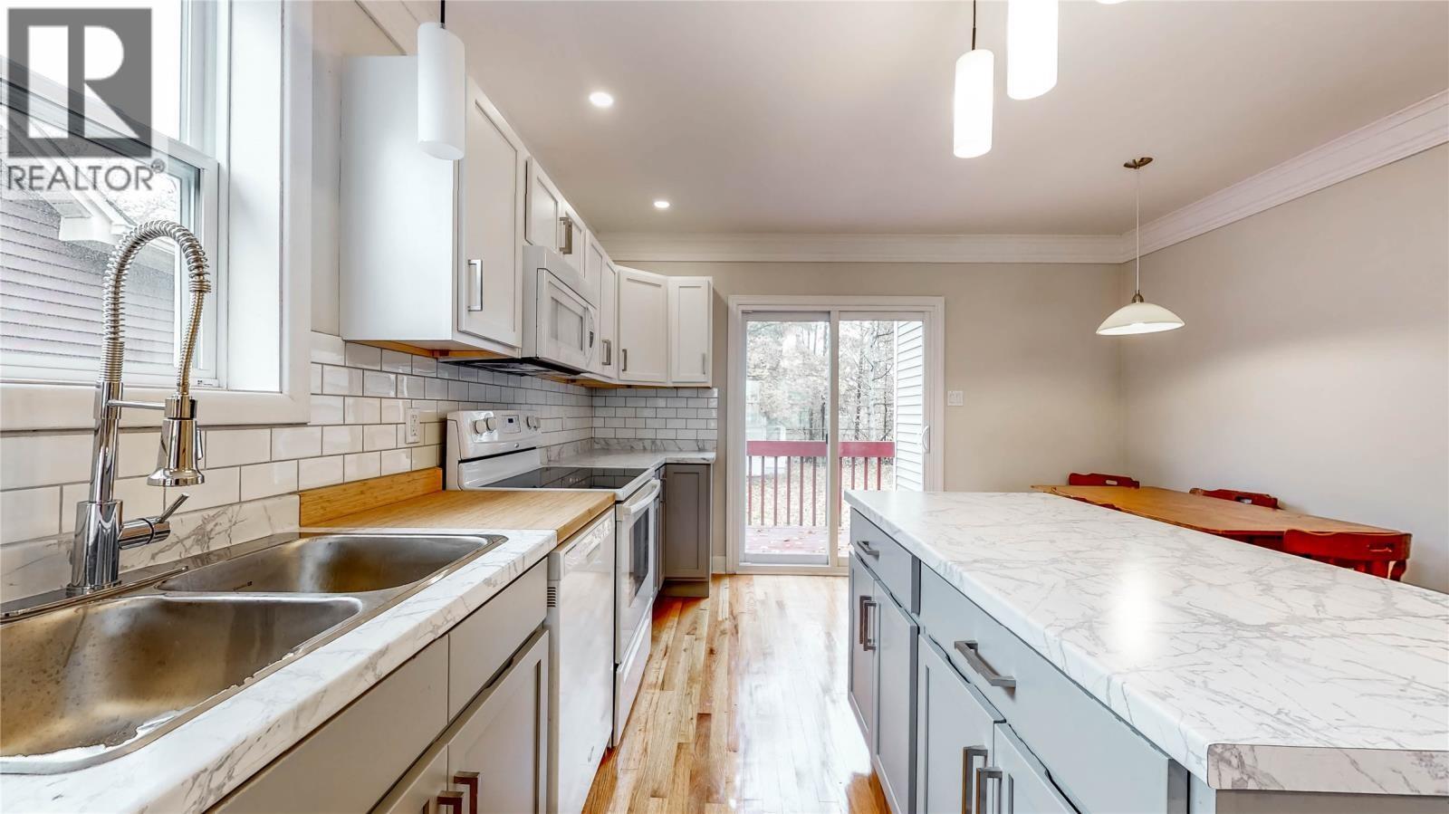 7 Cornwall Heights, St. John'S, NL - Indoor Photo Showing Kitchen With Double Sink
