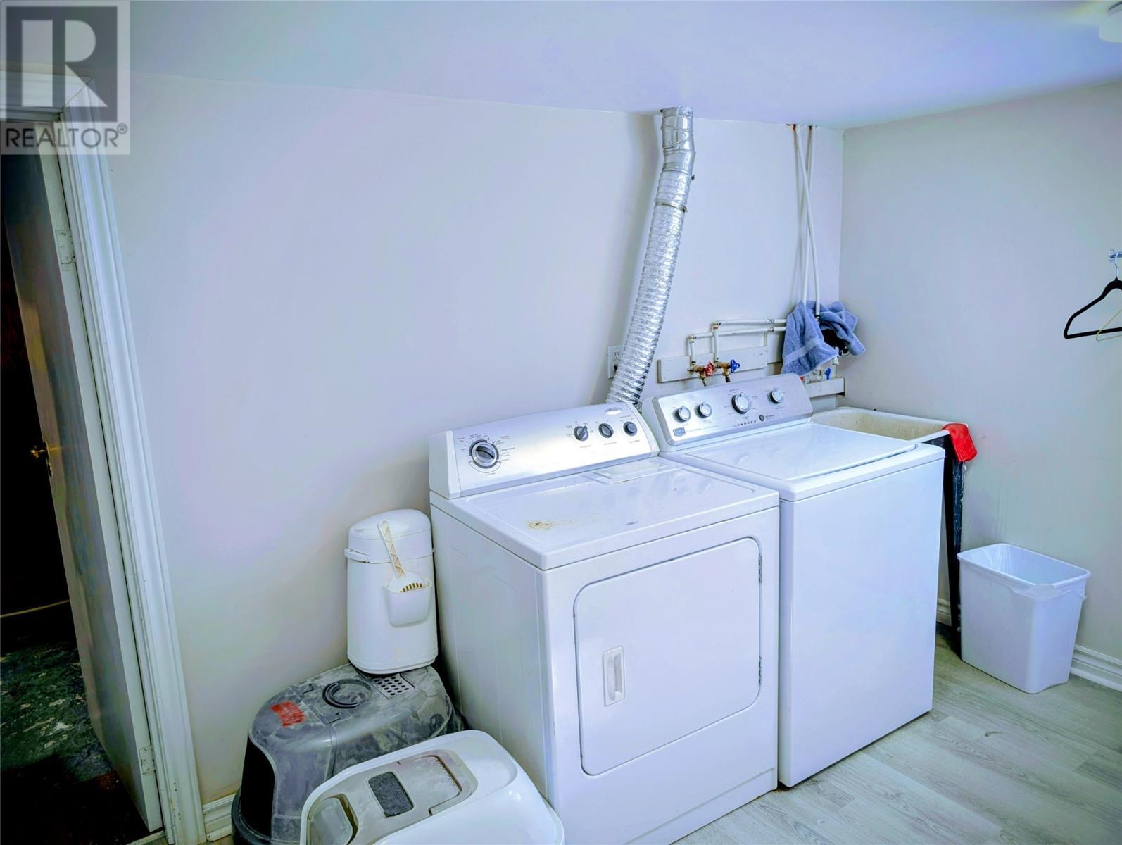 Washer and dryer - 7 Cornwall Heights, St. John'S, NL - Indoor Photo Showing Laundry Room