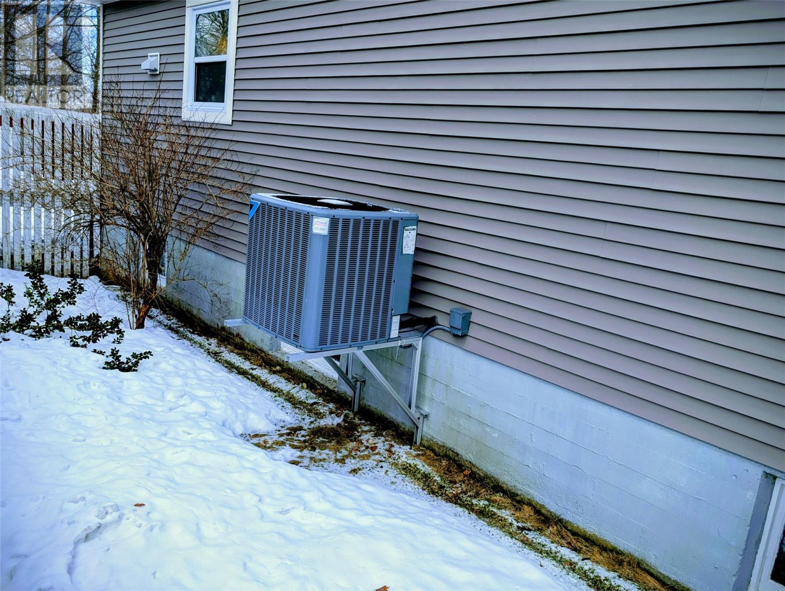 New heat pump - 7 Cornwall Heights, St. John'S, NL - Outdoor