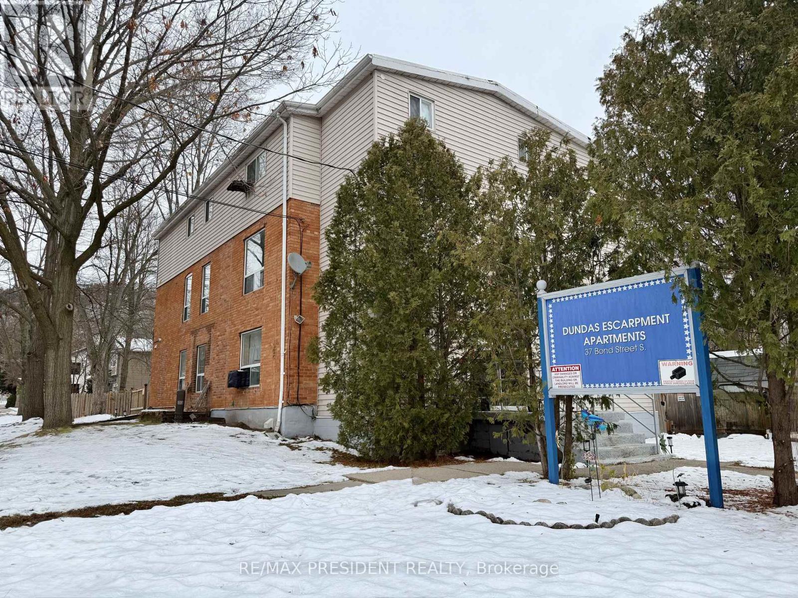 37 Bond Street S, Hamilton, ON - Outdoor