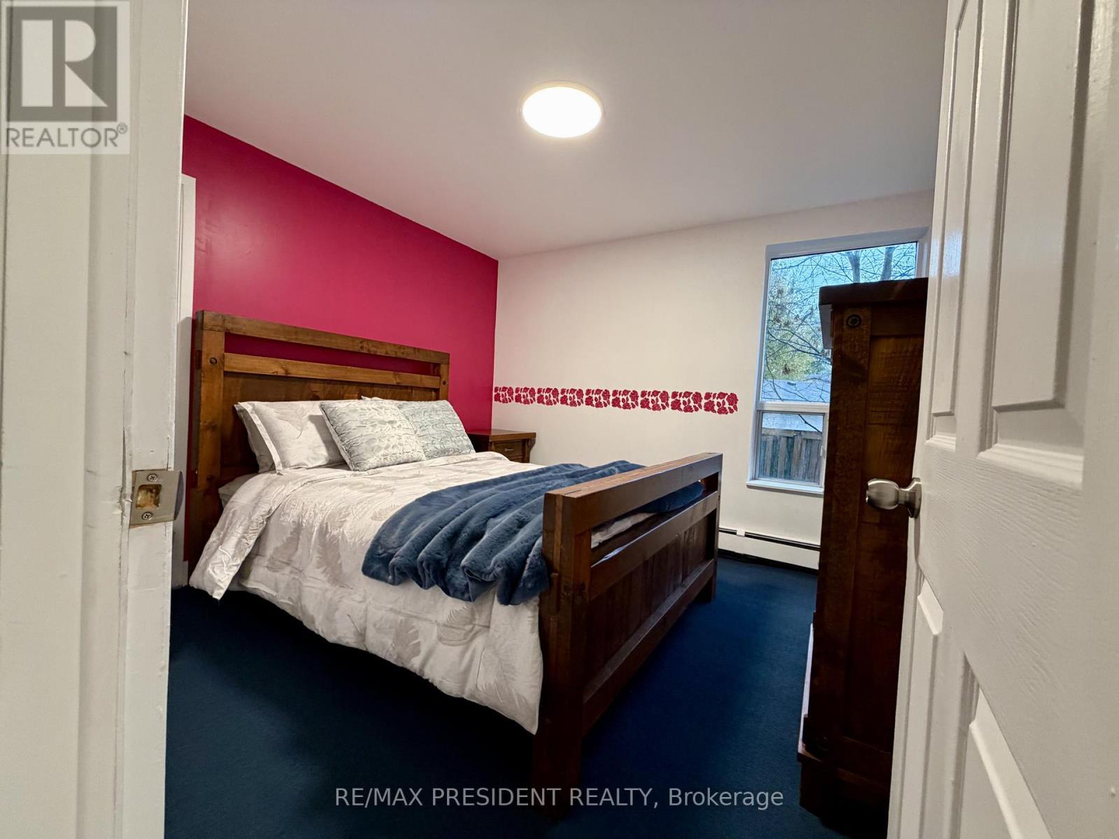 37 Bond Street S, Hamilton, ON - Indoor Photo Showing Bedroom