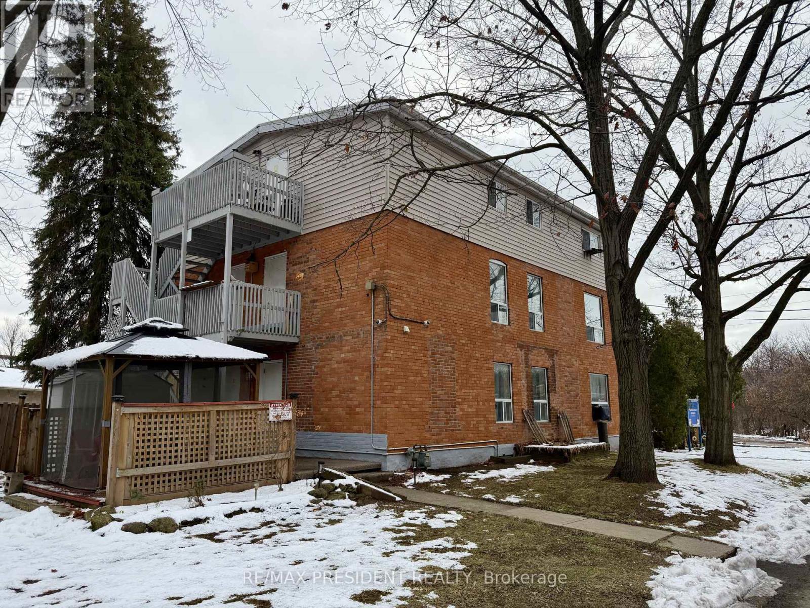 37 Bond Street S, Hamilton, ON - Outdoor