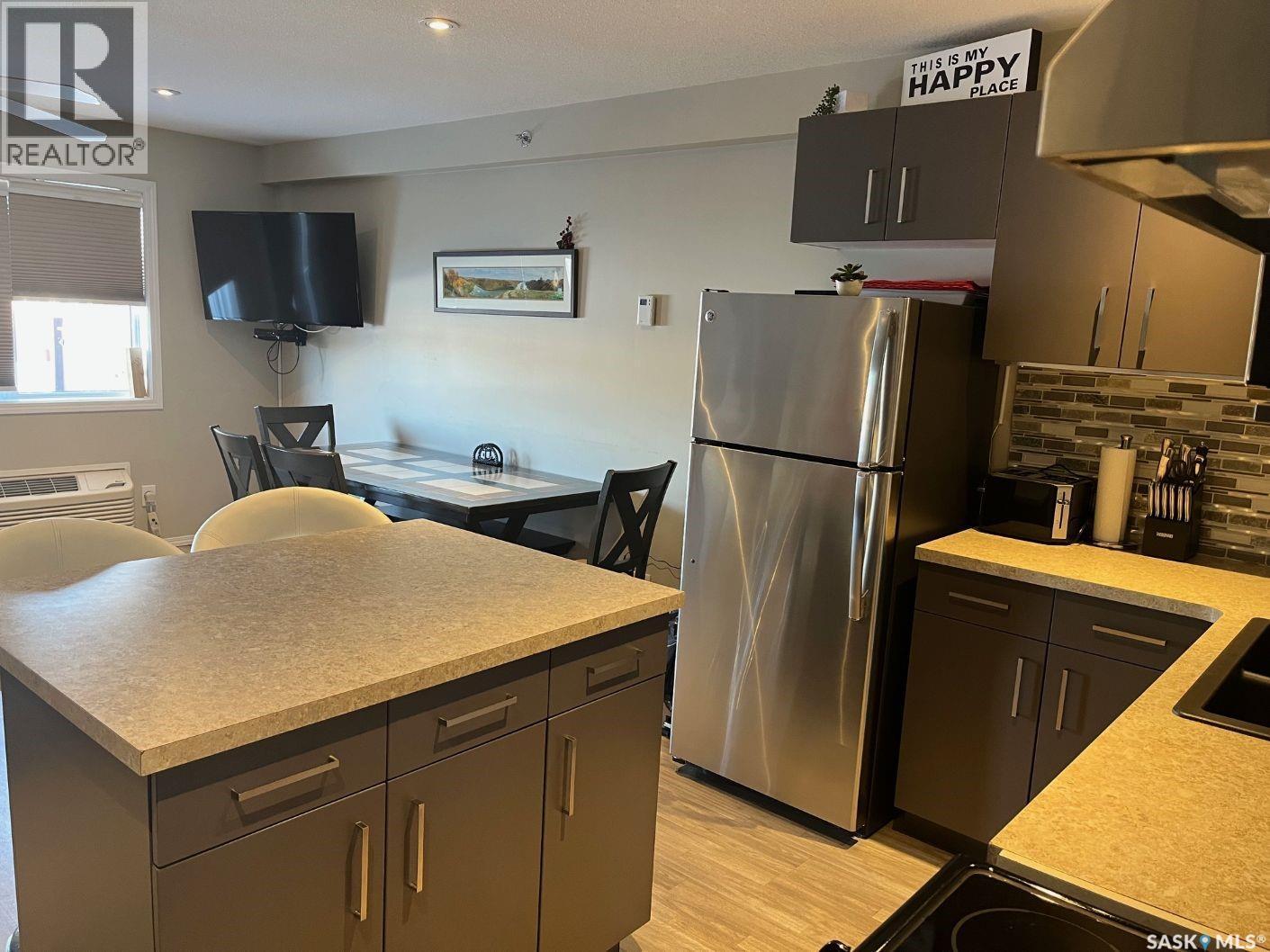 3 1250 Aaro Avenue, Elbow, SK - Indoor Photo Showing Kitchen