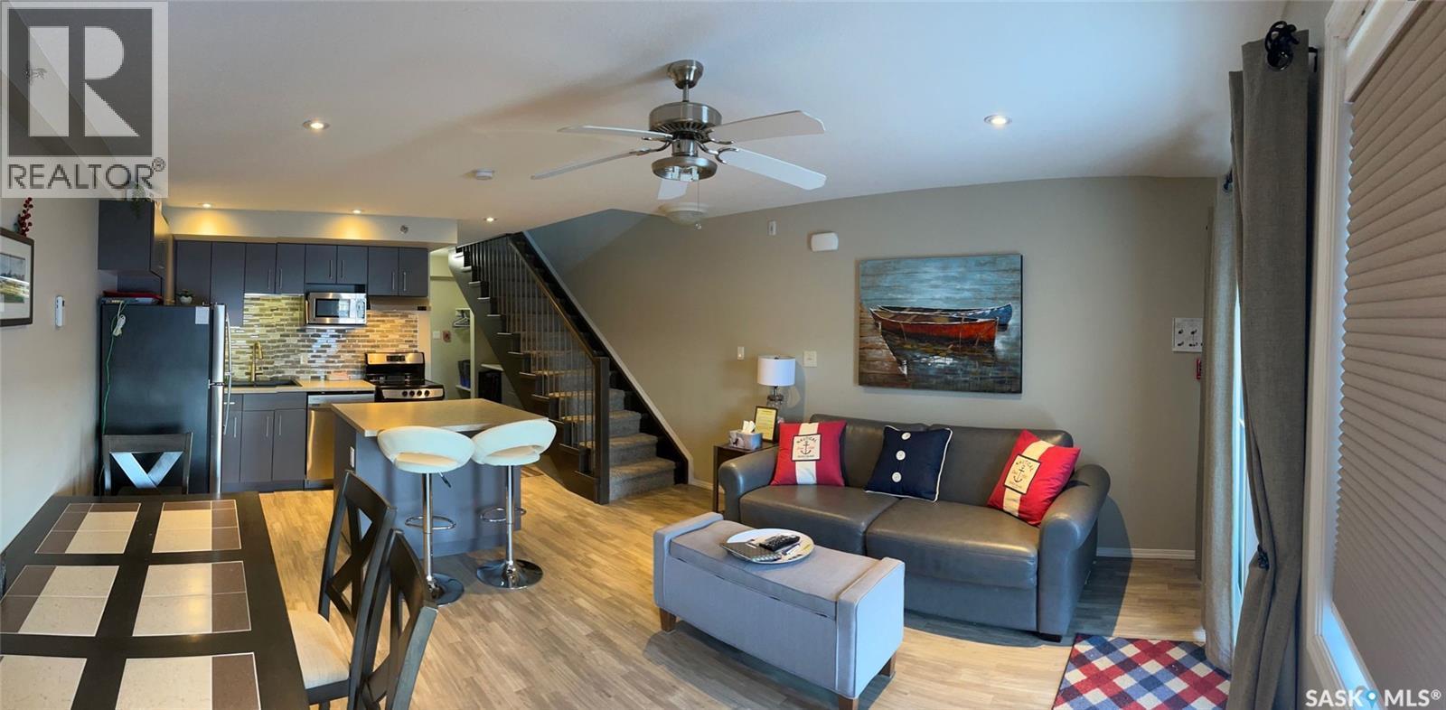 3 1250 Aaro Avenue, Elbow, SK - Indoor Photo Showing Living Room