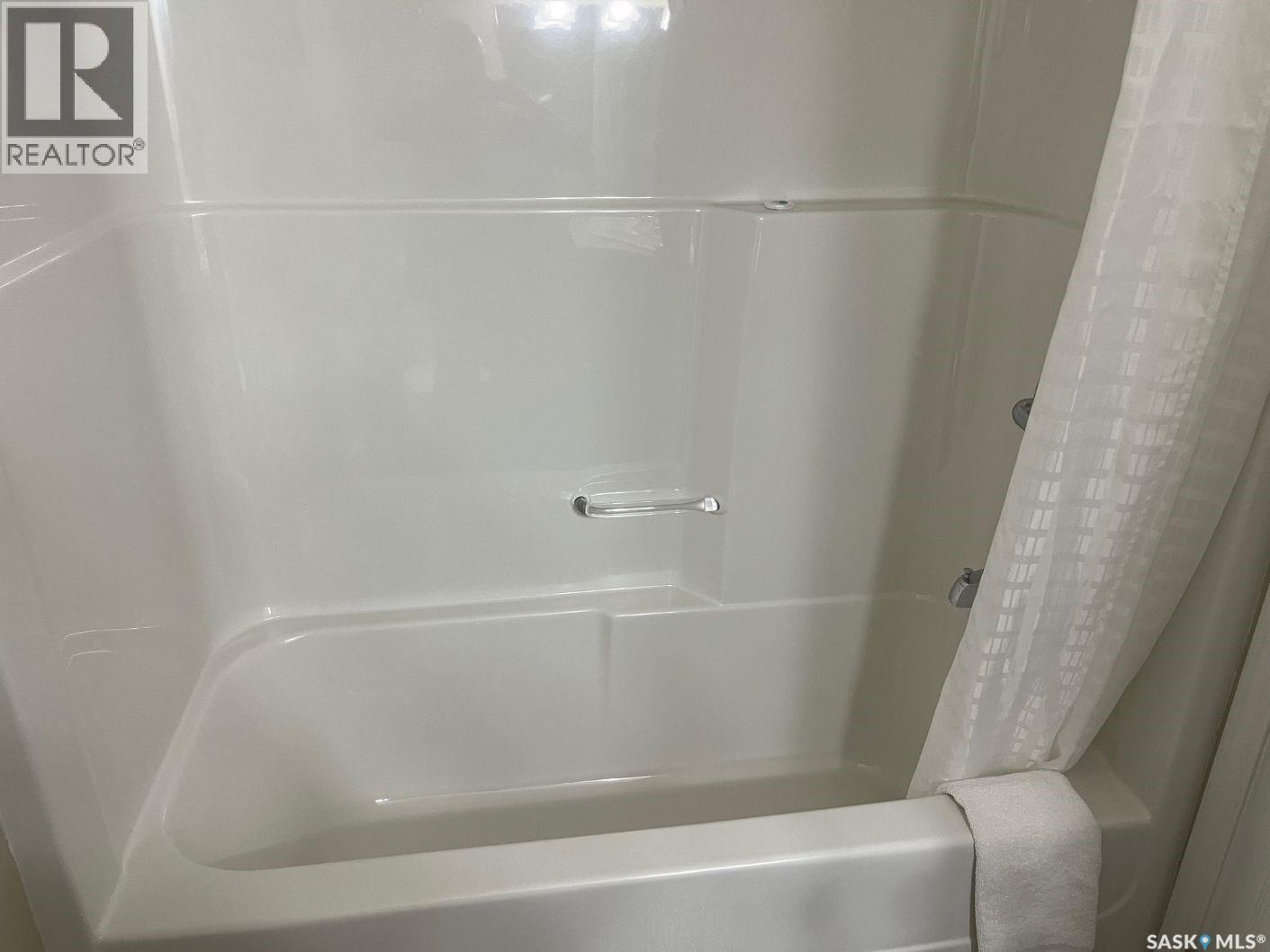 3 1250 Aaro Avenue, Elbow, SK - Indoor Photo Showing Bathroom