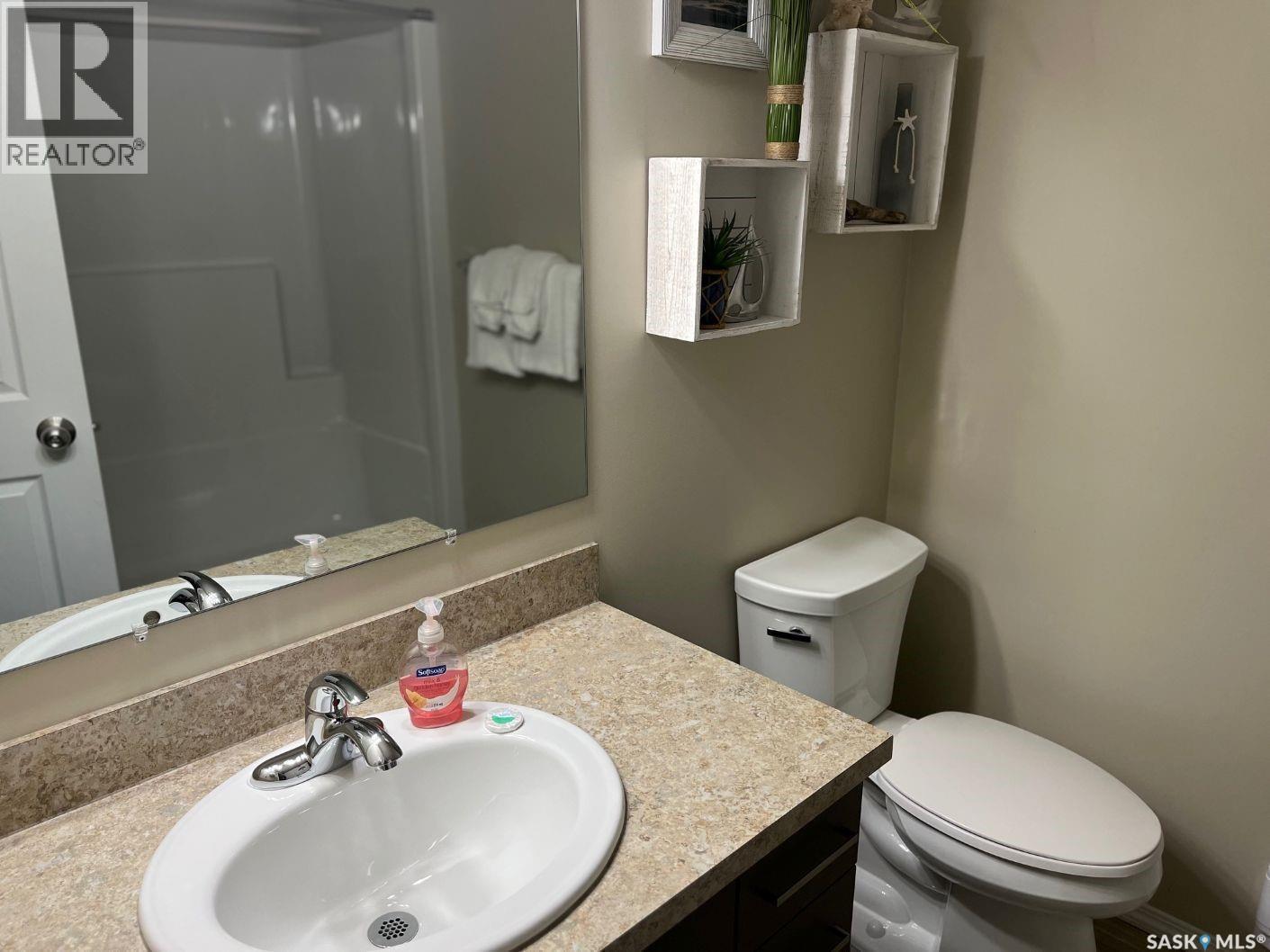 3 1250 Aaro Avenue, Elbow, SK - Indoor Photo Showing Bathroom