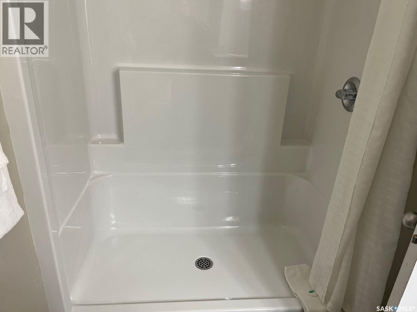 3 1250 Aaro Avenue, Elbow, SK - Indoor Photo Showing Bathroom