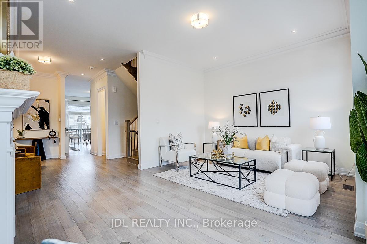 4199 Major Mackenzie Drive E, Markham, ON - Indoor Photo Showing Living Room