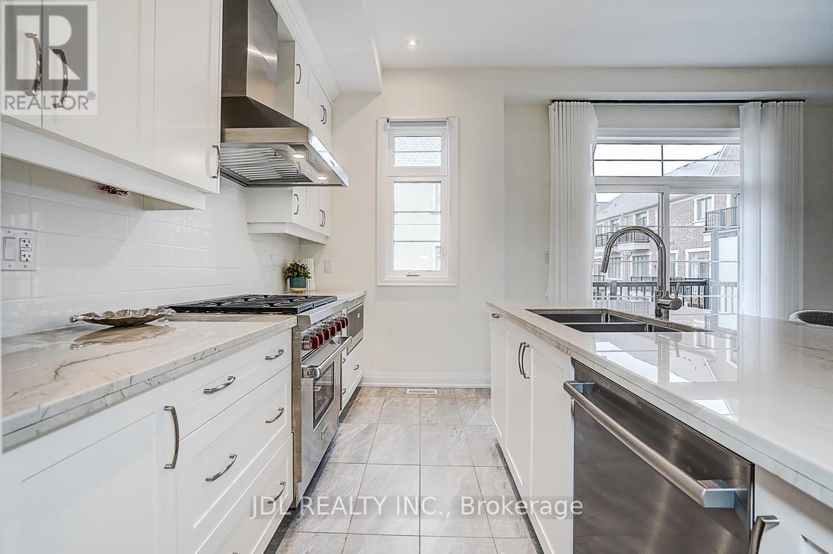 4199 Major Mackenzie Drive E, Markham, ON - Indoor Photo Showing Kitchen With Double Sink With Upgraded Kitchen