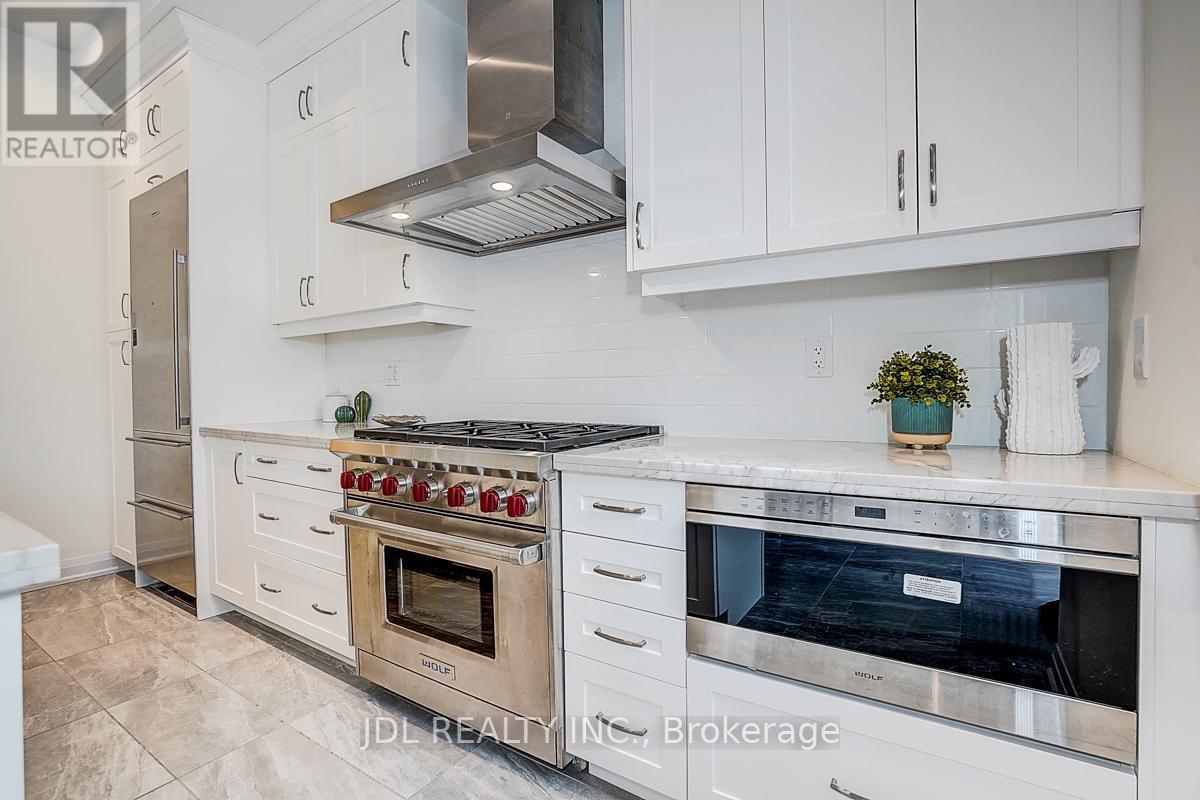 4199 Major Mackenzie Drive E, Markham, ON - Indoor Photo Showing Kitchen With Upgraded Kitchen