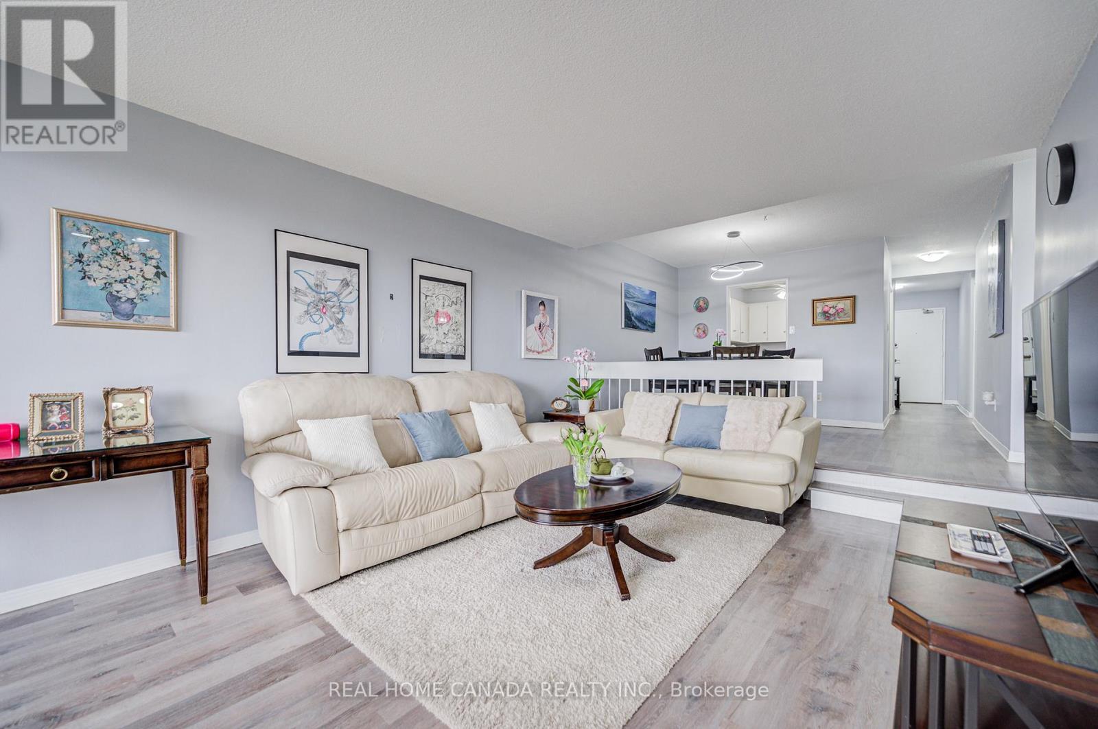 708 - 1359 White Oaks Boulevard, Oakville, ON - Indoor Photo Showing Living Room