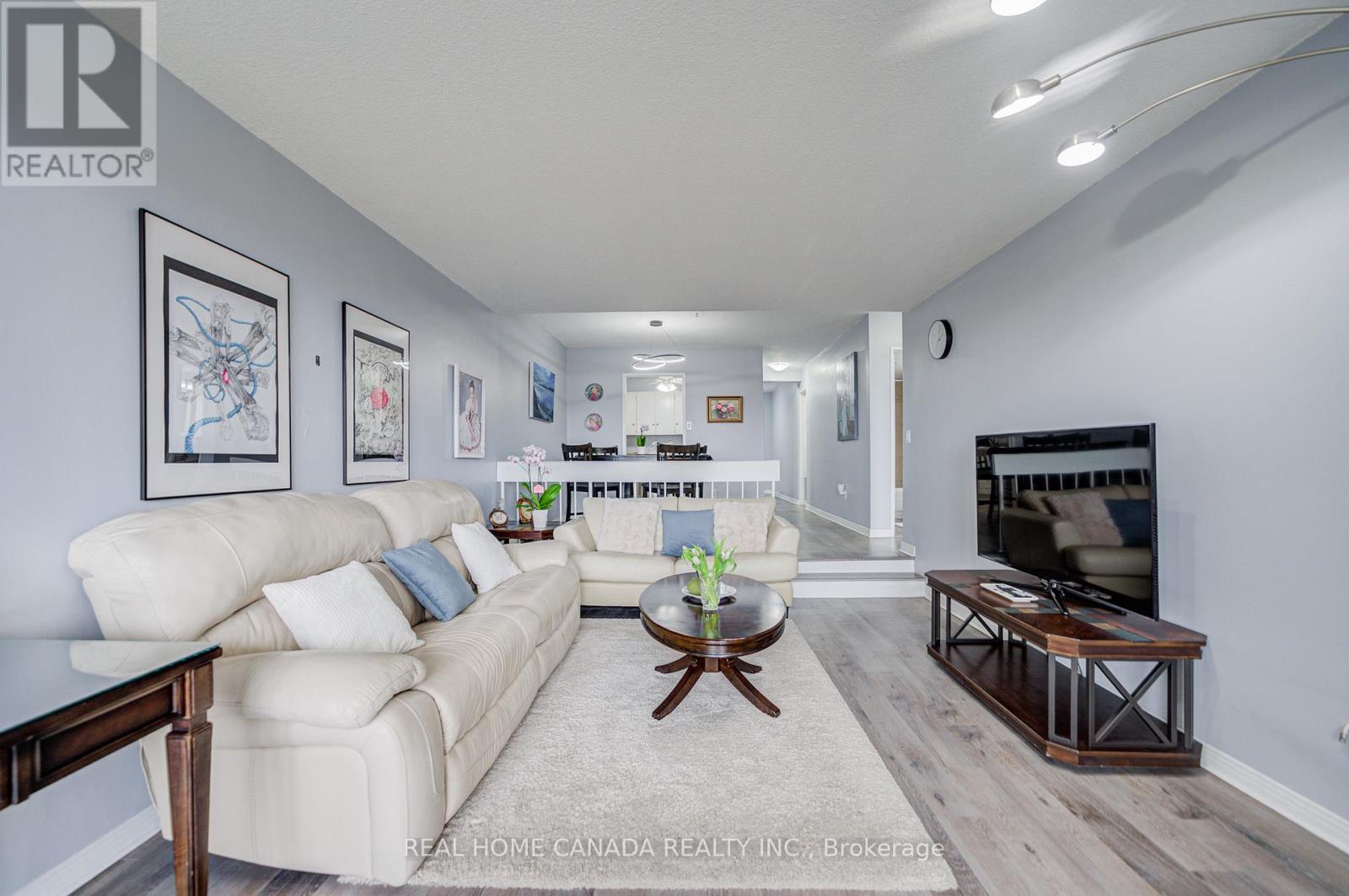 708 - 1359 White Oaks Boulevard, Oakville, ON - Indoor Photo Showing Living Room