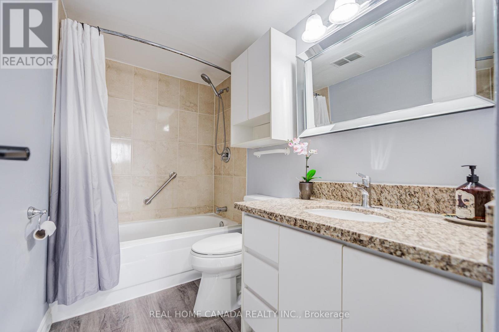 708 - 1359 White Oaks Boulevard, Oakville, ON - Indoor Photo Showing Bathroom