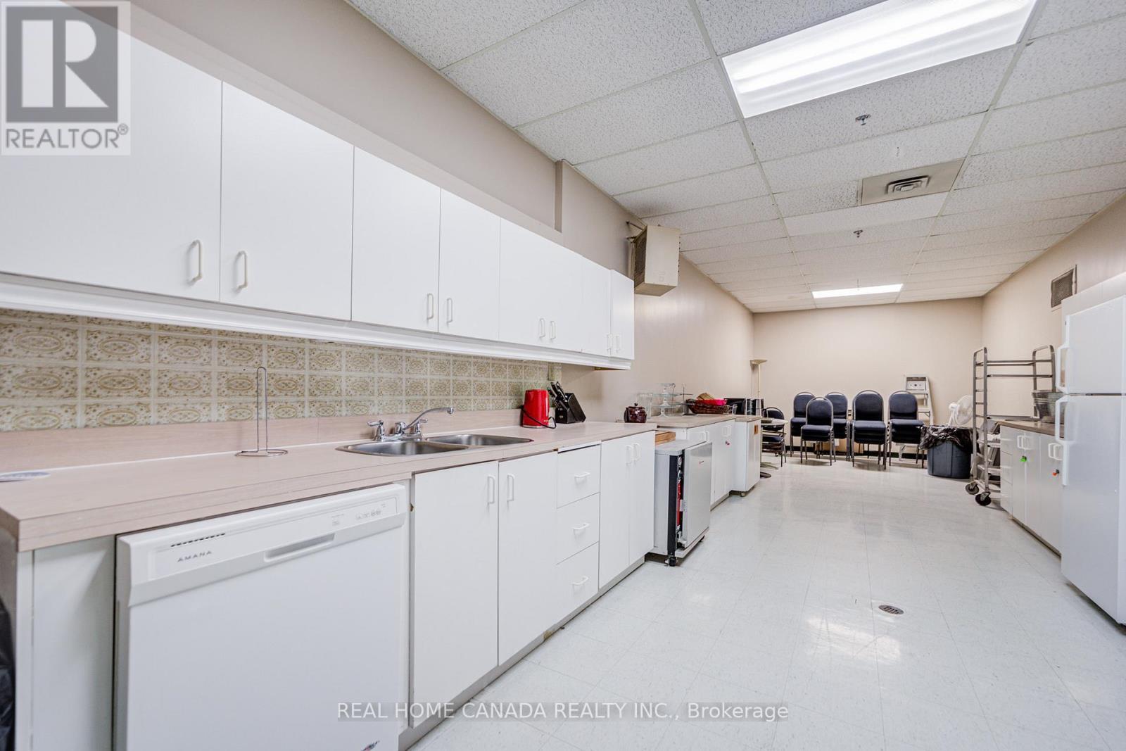 708 - 1359 White Oaks Boulevard, Oakville, ON - Indoor