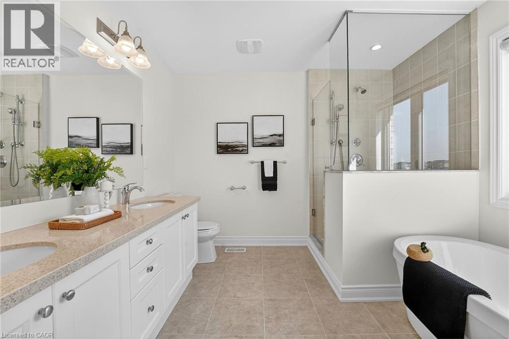 4 Beasley Grove, Ancaster, ON - Indoor Photo Showing Bathroom