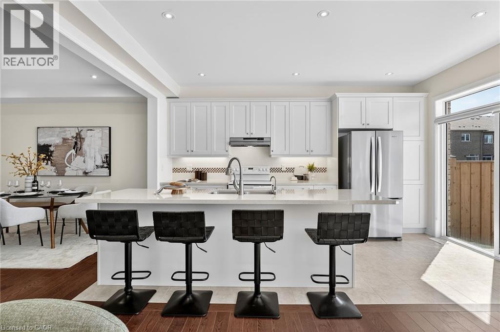 4 Beasley Grove, Ancaster, ON - Indoor Photo Showing Kitchen