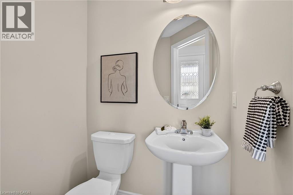 4 Beasley Grove, Ancaster, ON - Indoor Photo Showing Bathroom