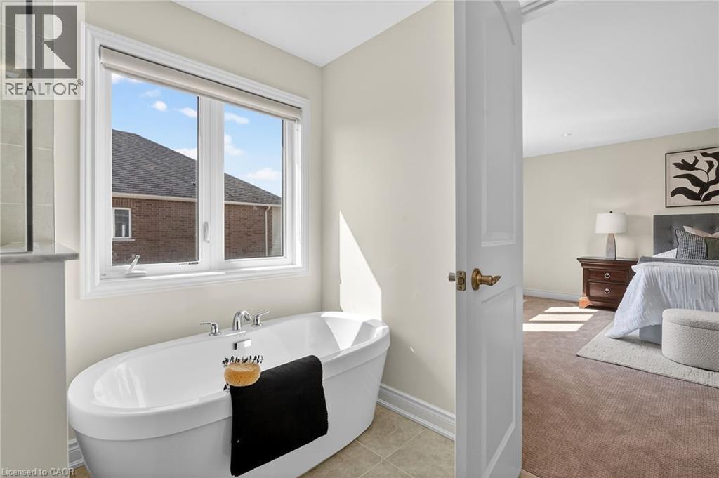 4 Beasley Grove, Ancaster, ON - Indoor Photo Showing Bathroom