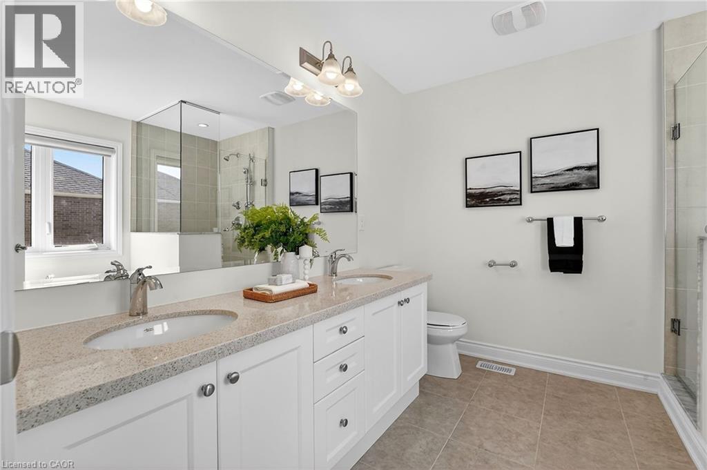 4 Beasley Grove, Ancaster, ON - Indoor Photo Showing Bathroom